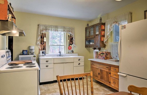 Le Roy Other | 80 Acres Retreat | Firepit, Hiking, Trails, Games