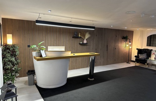 Hanmer House | 80 bedroom pet friendly hotel. £79 per night, per room.