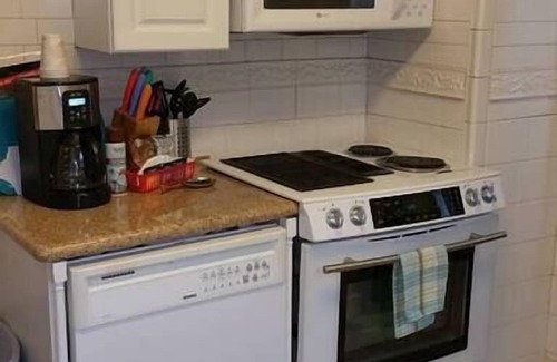 Downtown Klamath Falls House | 80+Day❤️ Lovely Smart Craftsman| 2 Kings | BBQ, Firepit, Patio Sets, Fenced Yard