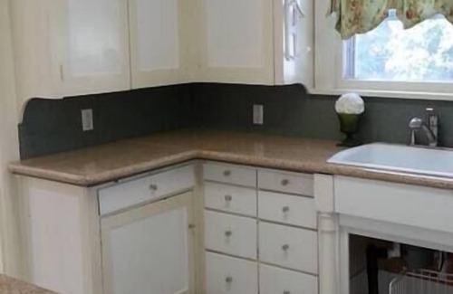 Downtown Klamath Falls House | 80+Day❤️ Lovely Smart Craftsman| 2 Kings | BBQ, Firepit, Patio Sets, Fenced Yard