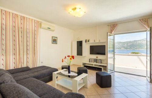 Cove Tri Zala (Zrnovo) Apartment | 80 m² Apartment ∙ 3 bedrooms ∙ 6 guests