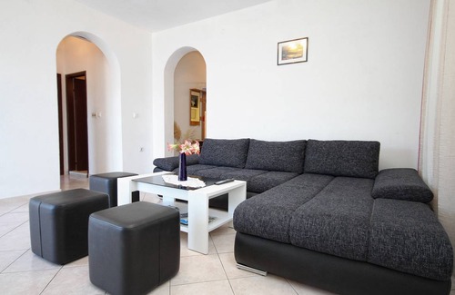 Cove Tri Zala (Zrnovo) Apartment | 80 m² Apartment ∙ 3 bedrooms ∙ 6 guests