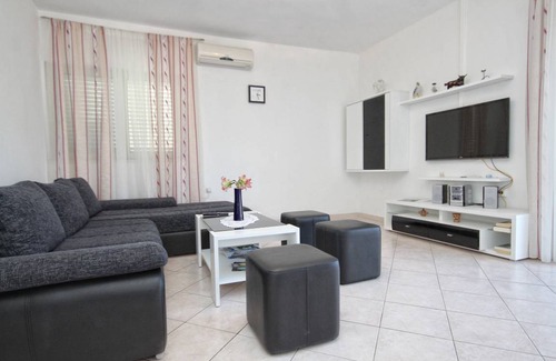 Cove Tri Zala (Zrnovo) Apartment | 80 m² Apartment ∙ 3 bedrooms ∙ 6 guests