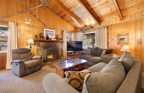 Big Bear Lake Cabin | 80 m² Cabin ∙ 2 bedrooms ∙ 4 guests