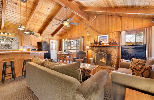 Big Bear Lake Cabin | 80 m² Cabin ∙ 2 bedrooms ∙ 4 guests