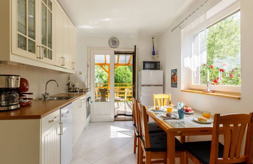 Balatonkenese House | 80 m² House ∙ 1 bedroom ∙ 5 guests