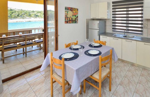 Zirje House | 80 m² House ∙ 4 bedrooms ∙ 8 guests