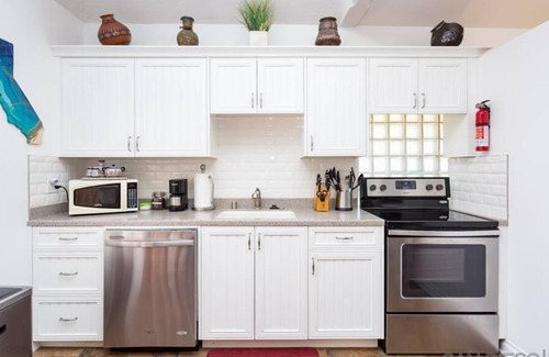 Kensington Cottage | 800 sq ft oasis in kensington