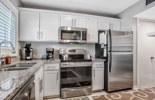 Harbour Town Condo | 807 Clipper Court/2BR/2.5BA/THSE/Sofa Bed/Smart TV's/WIFI/Pool/Grill