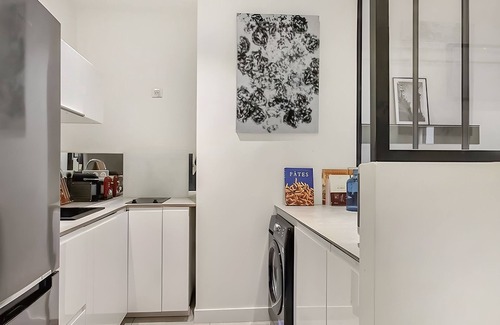 Champs-Elysees Apartment | 807sqft 2BR/2BA Golden Triangle Apt. – Montaigne/George V