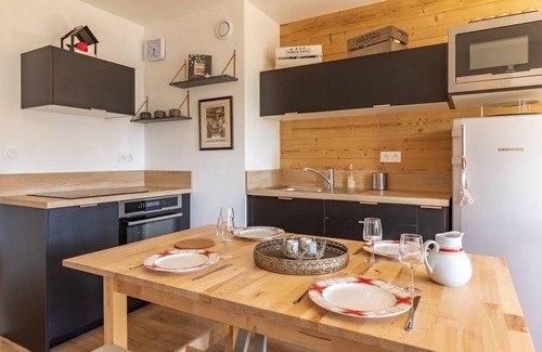 Genos Apartment | 80m from the slopes - Apart for 4 adults/2 children