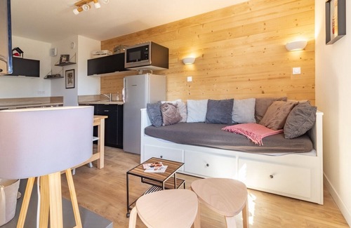 Genos Apartment | 80m from the slopes - Apart for 4 adults/2 children