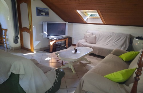Saint-Christophe-la-Grotte Apartment | 80m2 apartment on the 1st floor in villa