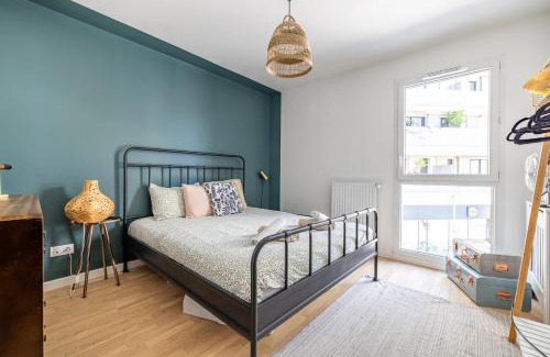 Bagnolet Apartment | 80sqm flat, terrasse and parking near Metro