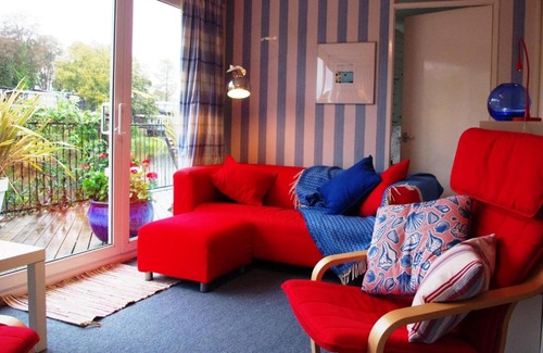 Bont Newydd Ski Chalet | 81 Glan Gwna chalet with lakeside balcony