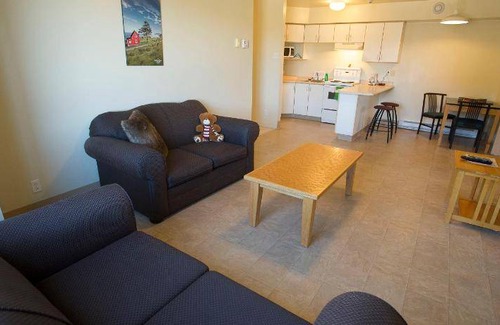 Corner Brook Hostel | 81 m² Hostel ∙ 4 bedrooms ∙ 6 guests