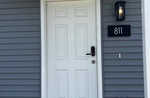 Washington Court House Apartment | 811 Gregg St. 2 Bed Apt Fully Furnished