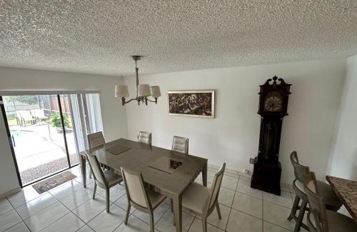 Kendale Lakes House | 82-10SW 135AV