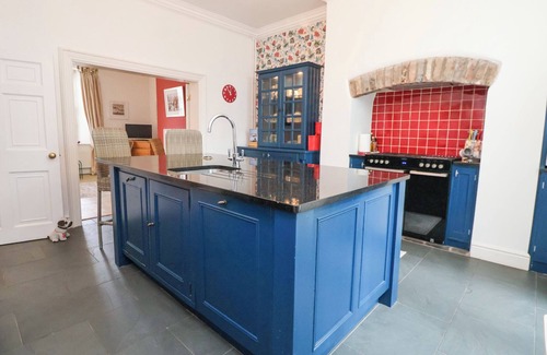 Tarporley Cottage | 83 HIGH STREET, family friendly, with a garden in Tarporley
