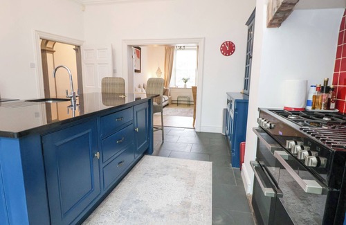 Tarporley Cottage | 83 HIGH STREET, family friendly, with a garden in Tarporley