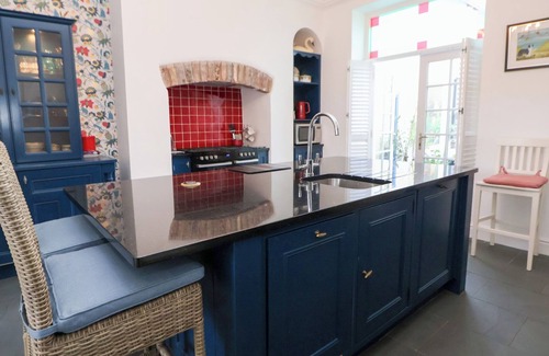 Tarporley Cottage | 83 HIGH STREET, family friendly, with a garden in Tarporley