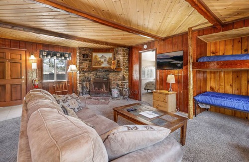 Big Bear Lake Cabin | 83 m² Cabin ∙ 1 bedroom ∙ 4 guests