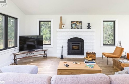 Clearview House | 8327 21/22 NOTTAWASAGA Sideroad