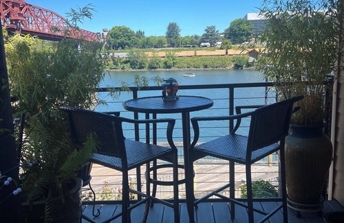 Old Town Chinatown Condo | 840 square foot 1-bedroom 1 bath condo on the RIVER. 2 balconies! Pool. Hot tub.