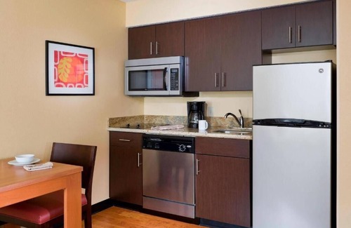 Fairbanks Hotel | 85-bedroom hotel in fantastic Houston with WiFi, fitness room, AC