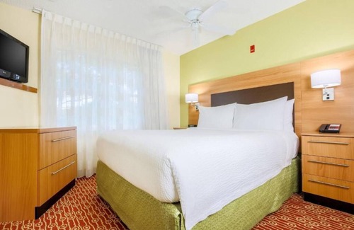 Fairbanks Hotel | 85-bedroom hotel in fantastic Houston with WiFi, fitness room, AC