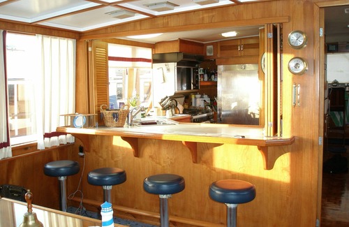 Brisbane Boat Rental | 85' Luxury Yacht, sleeps 10, can be moved to Pier 40 San Francisco