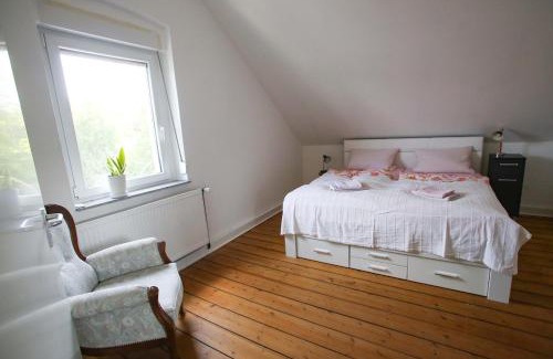 Dortmund Apartment | 85 qm DG nahe Uni und City bis 6 P 4 Zi KDB