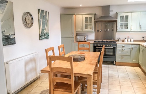 Cullen Cottage | 85 SEATOWN, family friendly, character holiday cottage in Cullen