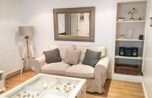 Cullen Cottage | 85 SEATOWN, family friendly, character holiday cottage in Cullen