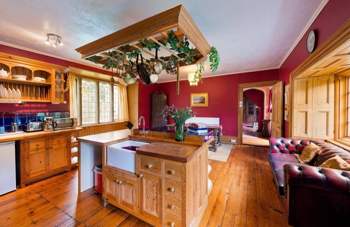 Bude House | 850 year old Manor House a stones throw from beach & town