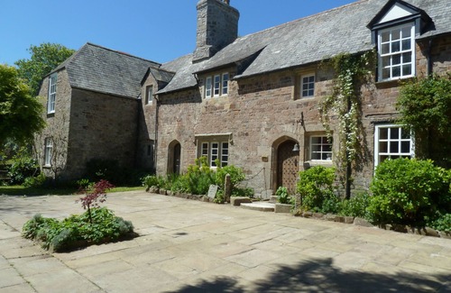 Bude House | 850 year old Manor House a stones throw from beach & town