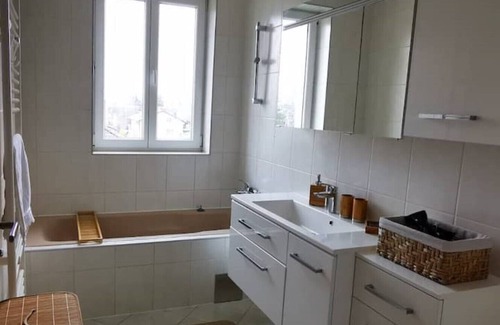 Sußenbrunn Apartment | 85m2 top floor apartment on the border to Vienna