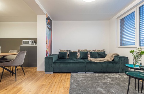 Schiefbahn Apartment | 85qm Balkon Suite mit 2 Schlafzimmern und Balkon