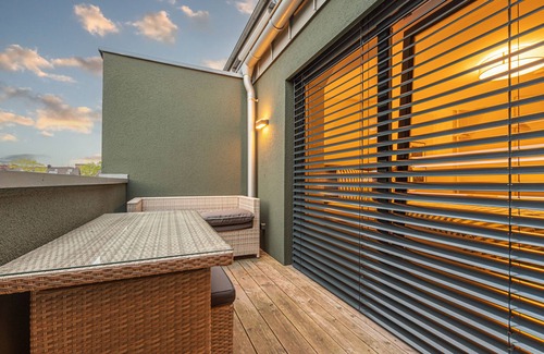 Schiefbahn Apartment | 85qm Balkon Suite mit 2 Schlafzimmern und Balkon