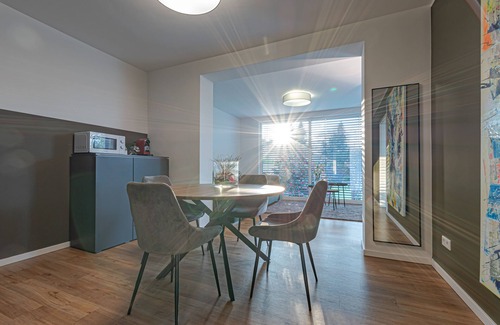 Schiefbahn Apartment | 85qm Garten Suite mit 2 Schlafzimmern/Terrasse und Garten