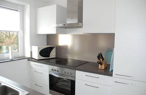 Niedernhausen Apartment | 85sqm comfort: 2 sleeps. 2baths WLAN top traffic connection. FFM WI Rhine Taunus