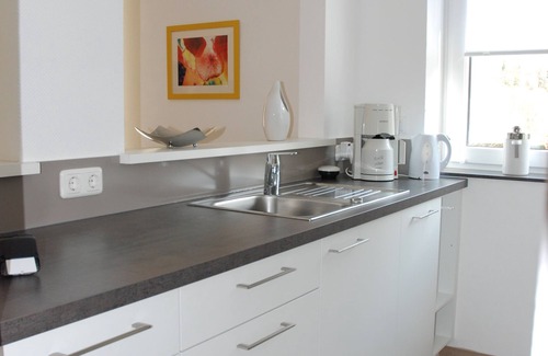 Niedernhausen Apartment | 85sqm comfort: 2 sleeps. 2baths WLAN top traffic connection. FFM WI Rhine Taunus