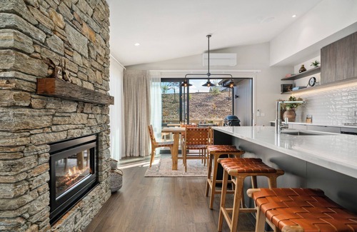 Wanaka House | 86 on Kirimoko - Wanaka Holiday Home