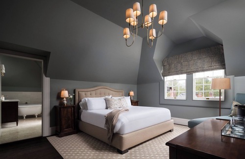 Historic District Hotel | 86 State Circle - Luxury Boutique Hotel