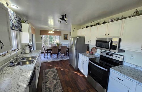 Upper Peninsula Michigan House | 86" TV, Sauna, Firepit, Gym, Ping Pong, Pool, Foosball, Plenty of Parking, 6 TVs