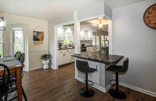Ashley Oaks House | 865 Hideaway, Close to UTK, Market Square,; 3 BR/2.5 Bath 2 Car Garage, Deck