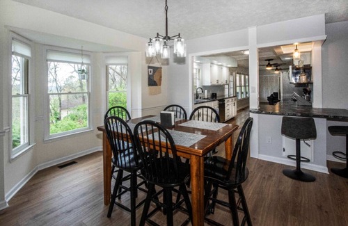 Ashley Oaks House | 865 Hideaway, Close to UTK, Market Square,; 3 BR/2.5 Bath 2 Car Garage, Deck