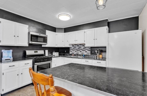 Sharpsburg House | 8700 Wood Rd, Chesterhill, OH - Massive 5 Bedroom Home with Outdoor Grill and Fire Pit