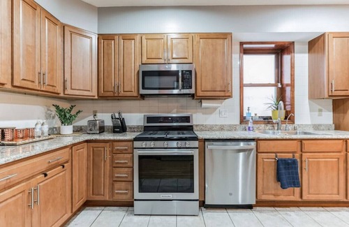 Fairmount House | 874 North 19th Street · Spacious and Stylish 5BR Home in Vibrant Fairmount