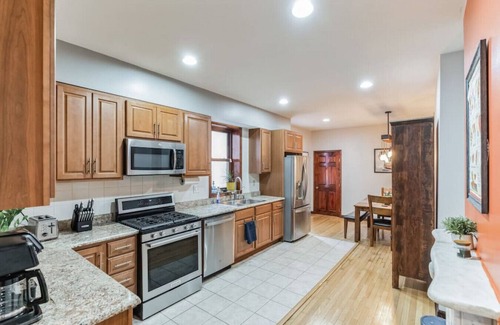 Fairmount House | 874 North 19th Street · Spacious and Stylish 5BR Home in Vibrant Fairmount